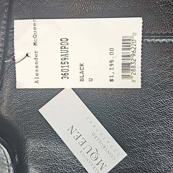 Alexander McQueenLeather De-Manta Tote Bag, Mini - Picture 8 of 8